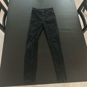 American Eagle, black women’s skinny jeans, size 0 good condition.
